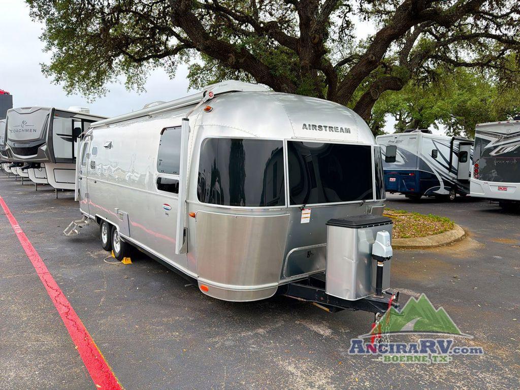 2017 Airstream International Signature 27FB RV