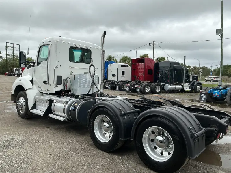 2018 KENWORTH T880