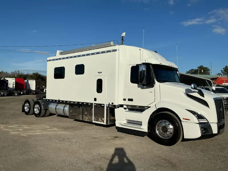 2024 VOLVO VNL