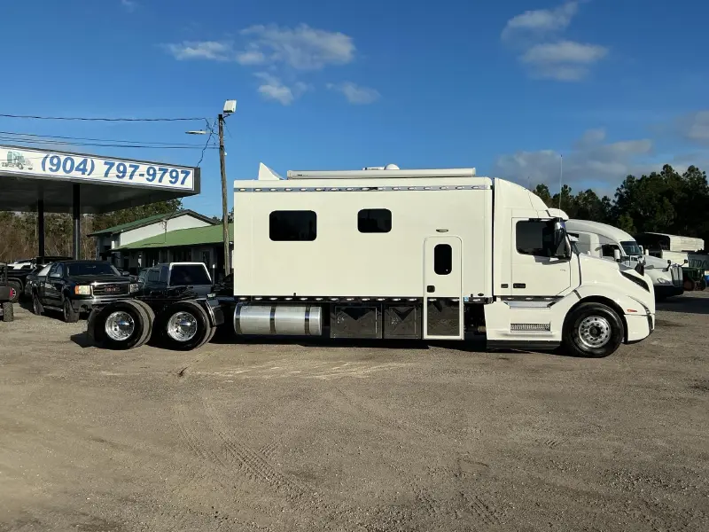 2024 VOLVO VNL