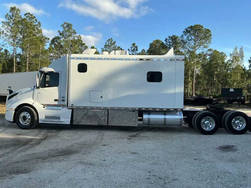 2024 VOLVO VNL