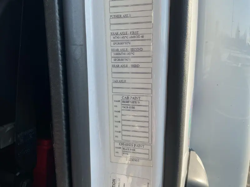 2024 VOLVO VNL
