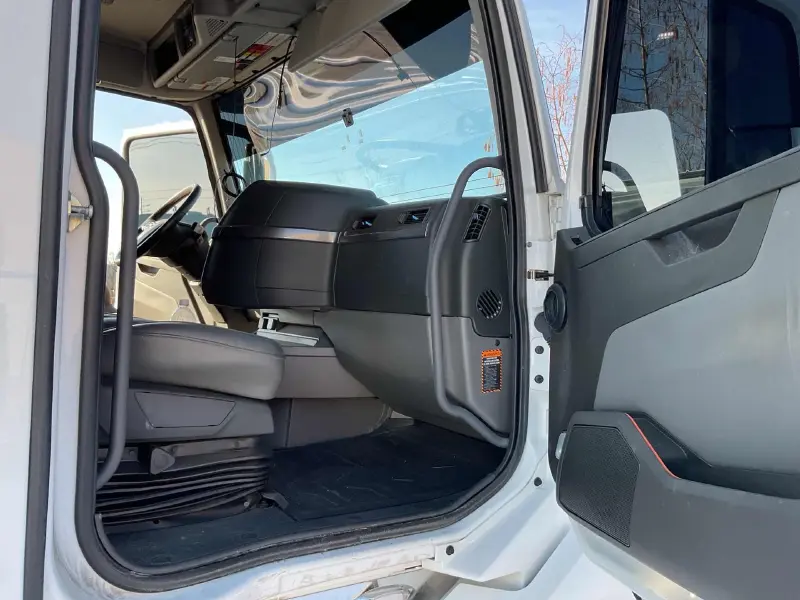 2024 VOLVO VNL