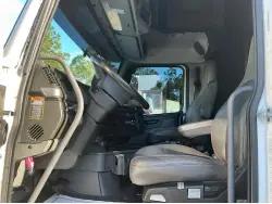 2024 VOLVO VNL
