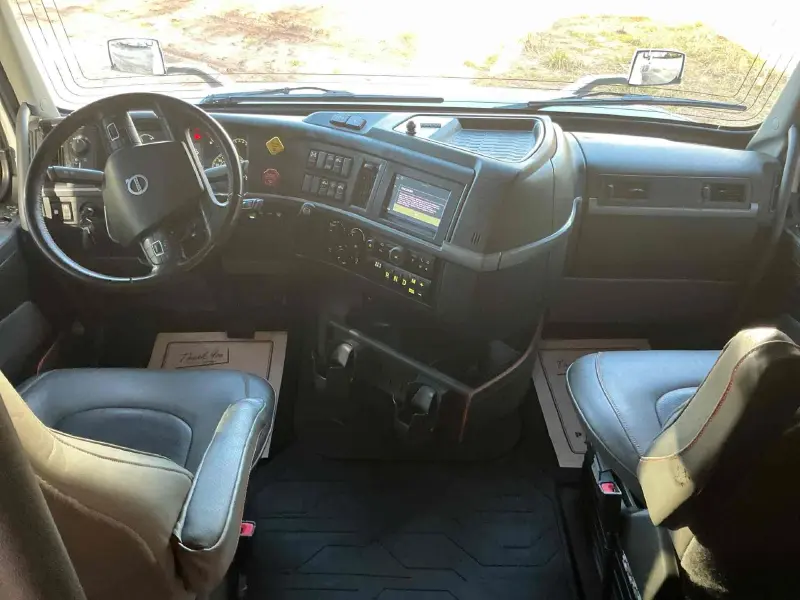 2024 VOLVO VNL