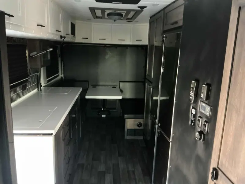 2024 VOLVO VNL