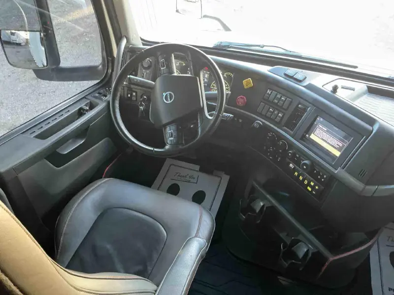 2024 VOLVO VNL