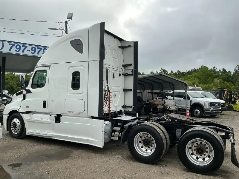 2022 FREIGHTLINER CASCADIA 126