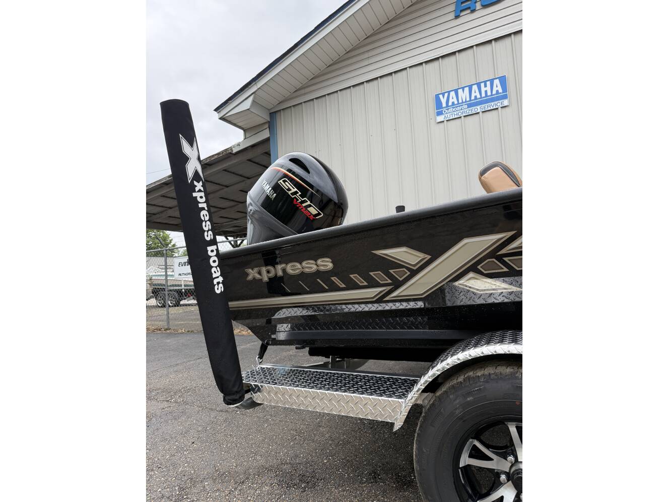A photo of this 2026 Xpress HYPER-LIFT BASS H18