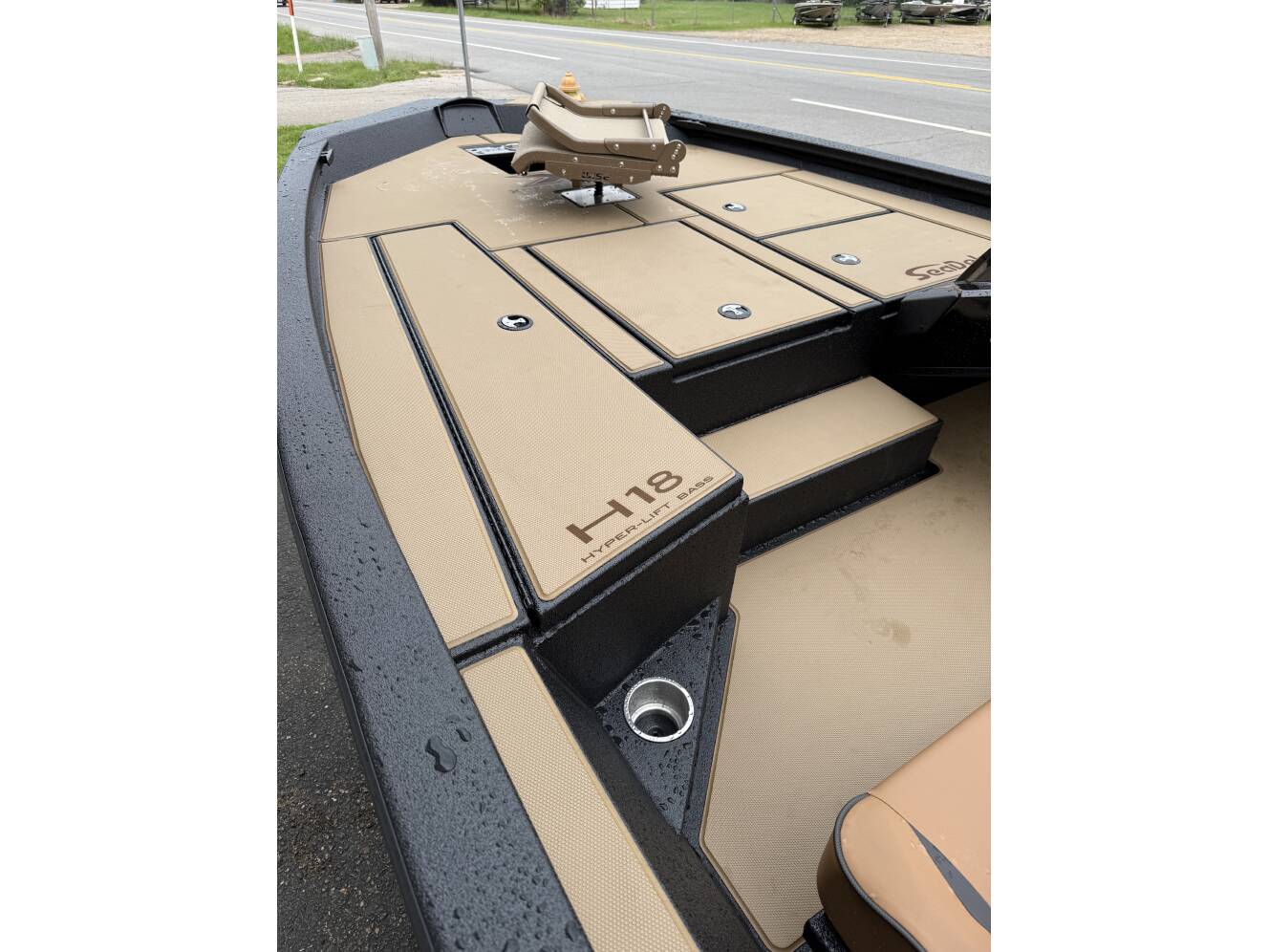 A photo of this 2026 Xpress HYPER-LIFT BASS H18