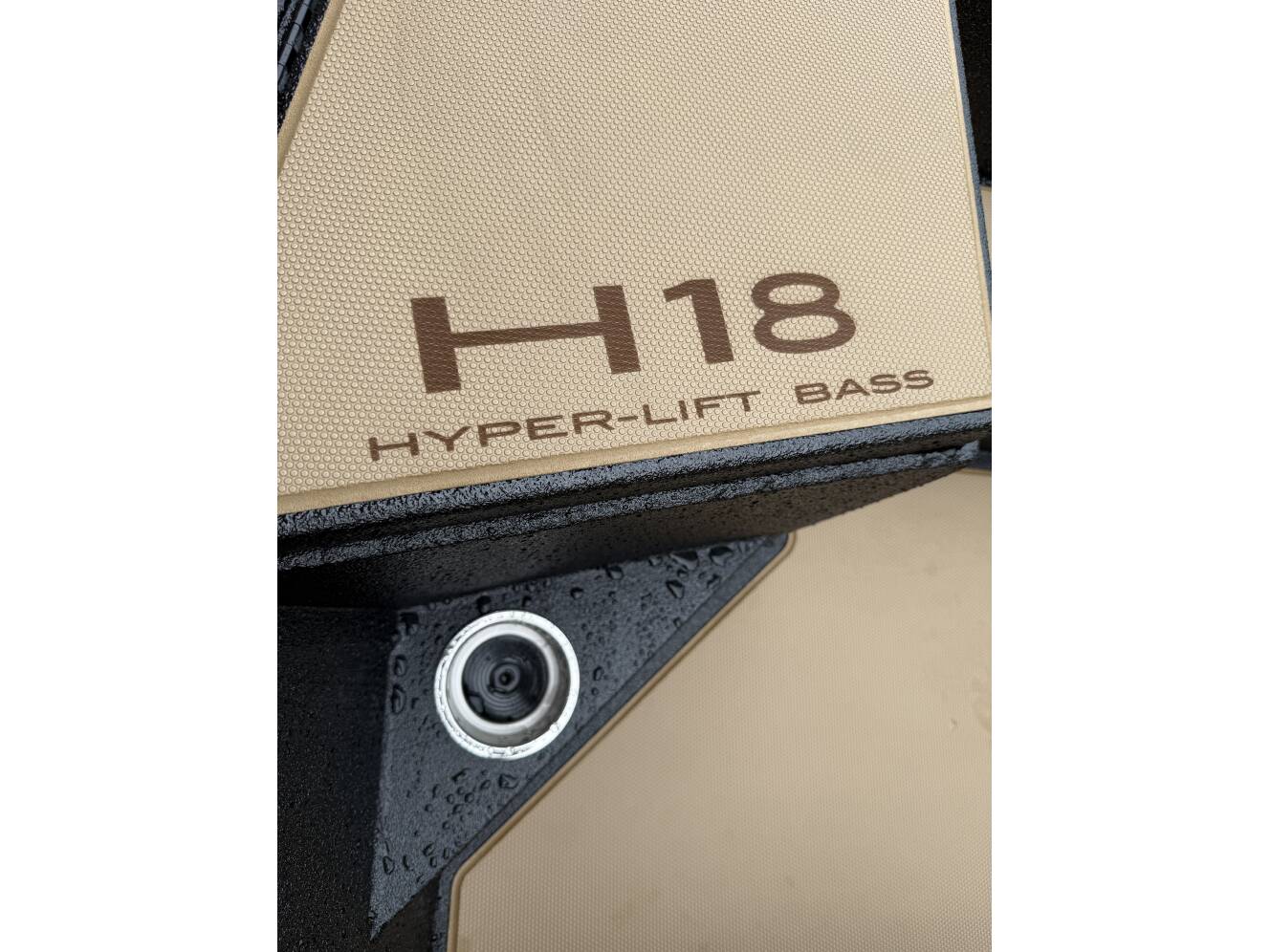 A photo of this 2026 Xpress HYPER-LIFT BASS H18