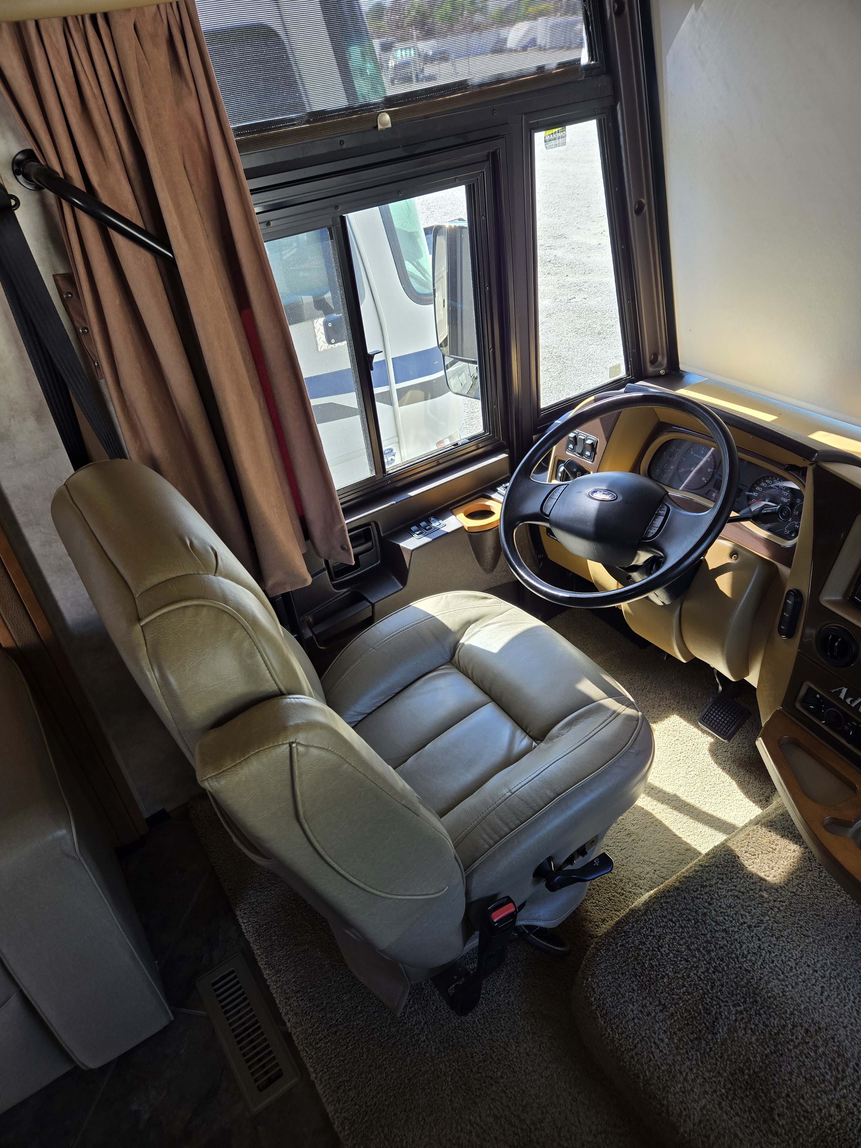 2012 Winnebago ADVENTURER 35P in melbourne FL