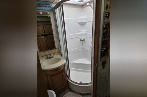 2012 Winnebago ADVENTURER 35P in melbourne FL
