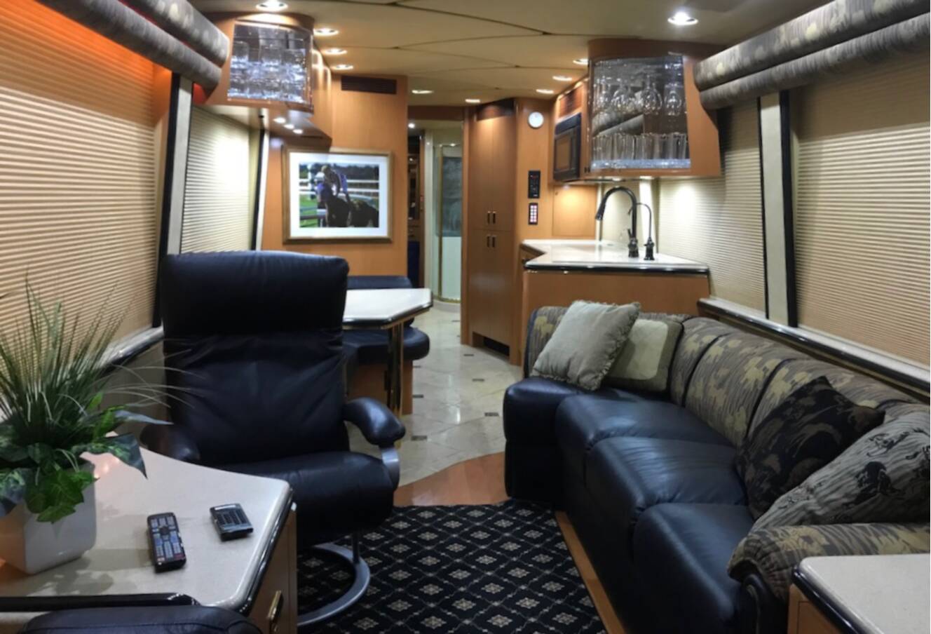 A photo of this 2001 Prevost MARATHON H3-45