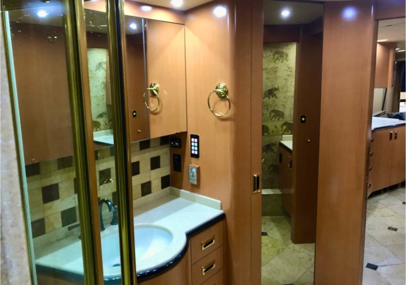 A photo of this 2001 Prevost MARATHON H3-45