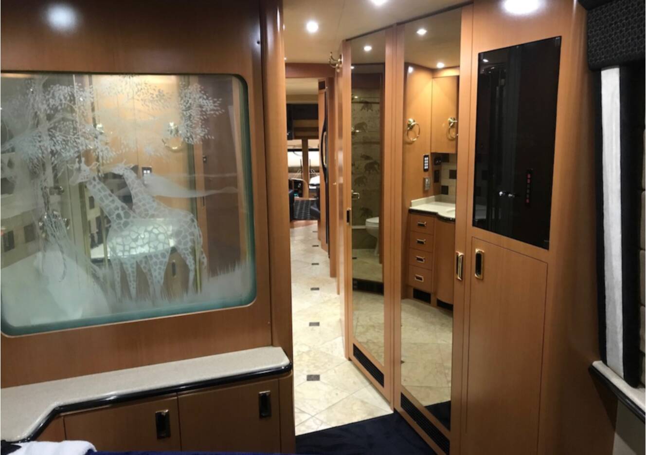 A photo of this 2001 Prevost MARATHON H3-45