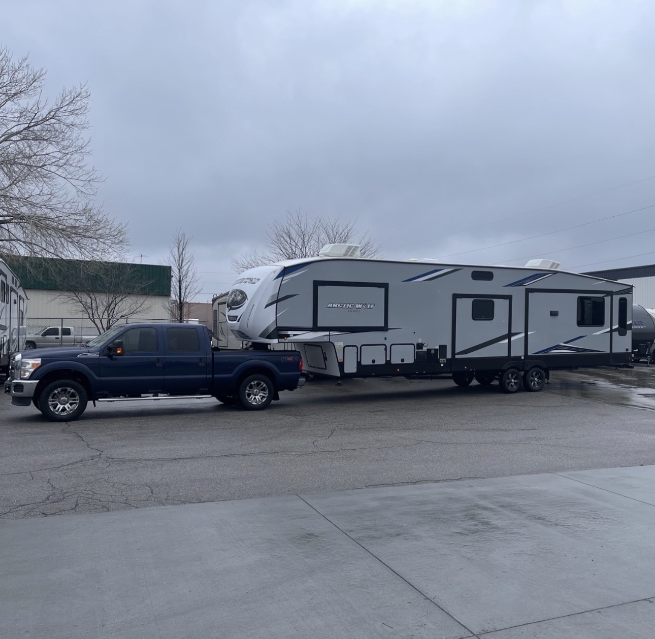 2022 Forest River CHEROKEE ARCTIC WOLF 3660 SUITE RV
