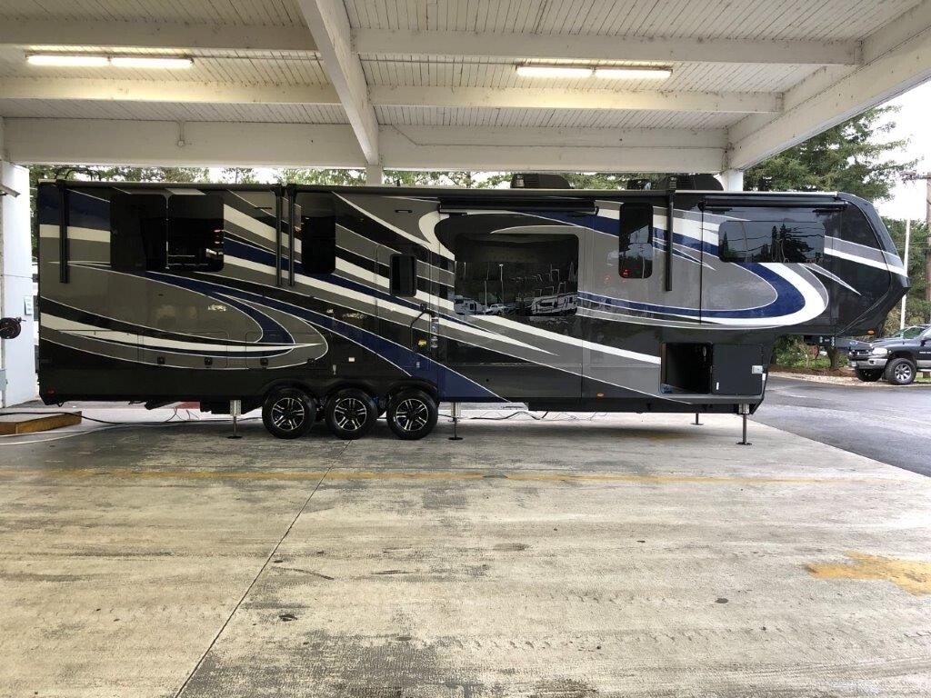 2021 Grand Design MOMENTUM M-CLASS 376TH RV