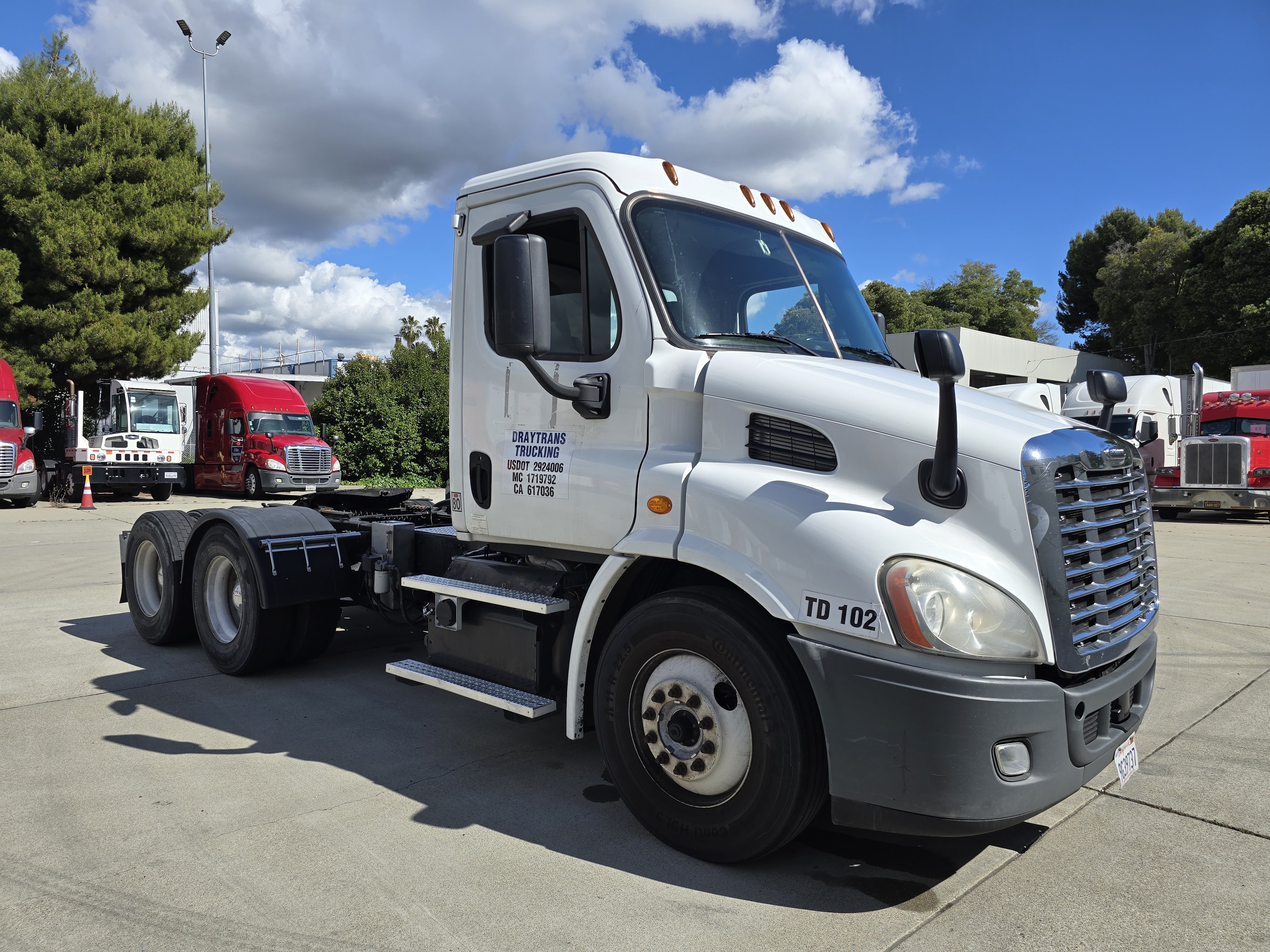 2017 FREIGHTLINER CASCADIA 113 in Pleasanton, CA