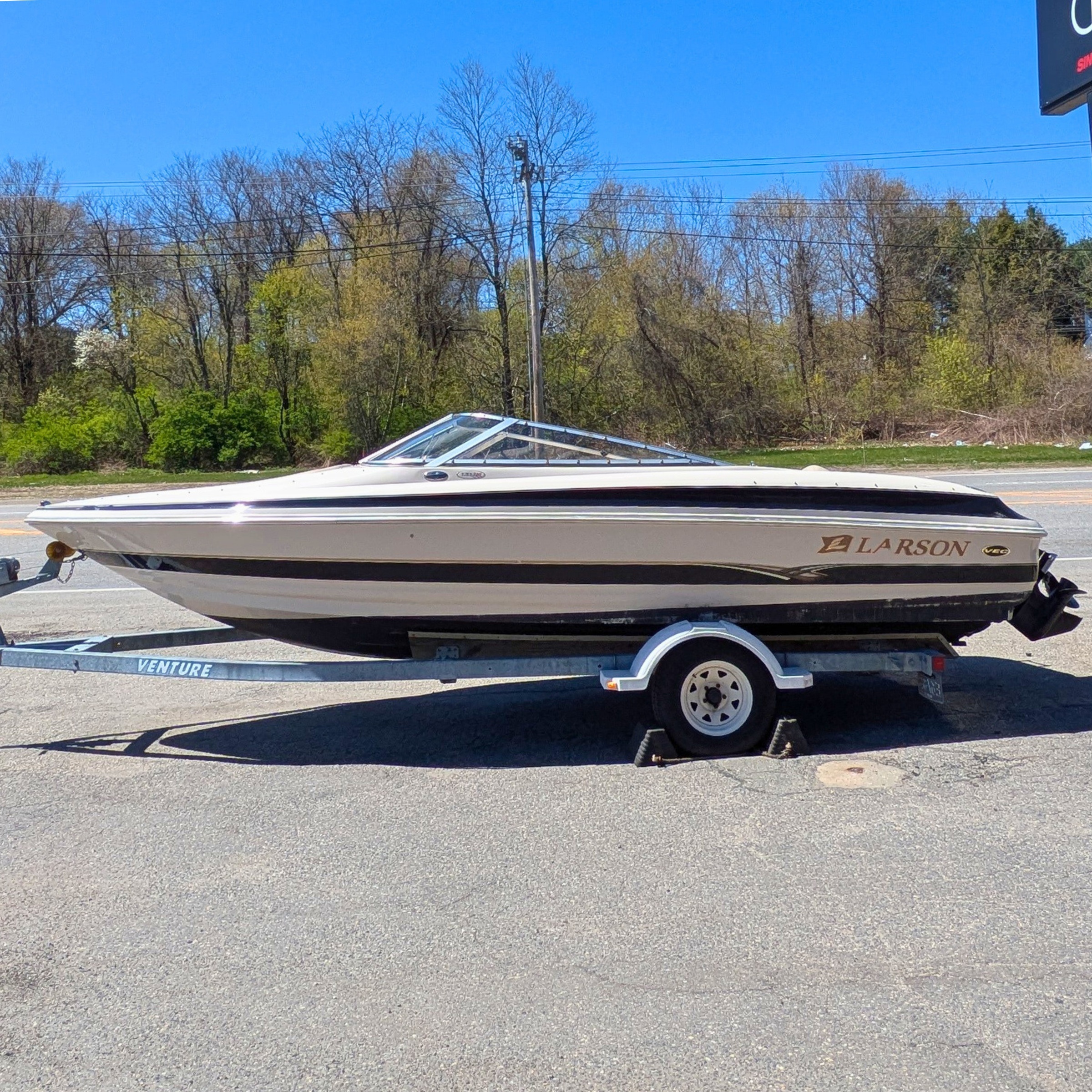 2002 Larson LXI 210 in worcester MA