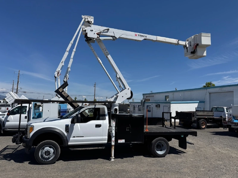 2017 FORD F550