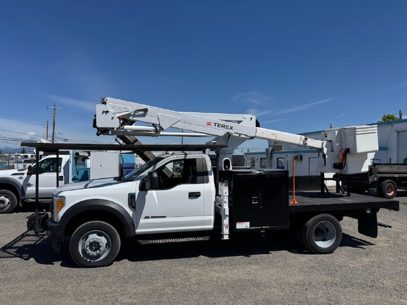 2017 FORD F550