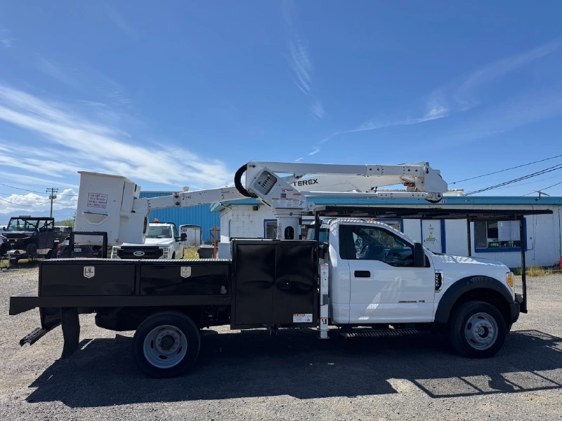 2017 FORD F550