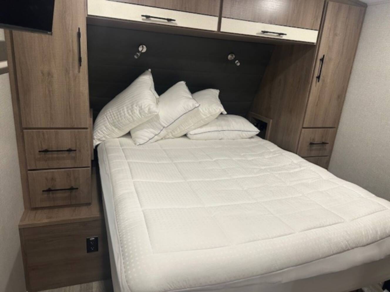 A photo of this 2023 Grand Design IMAGINE 2800BH