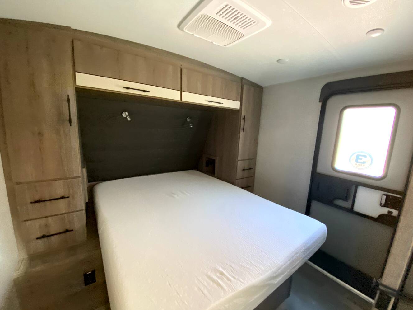A photo of this 2023 Grand Design IMAGINE 2800BH