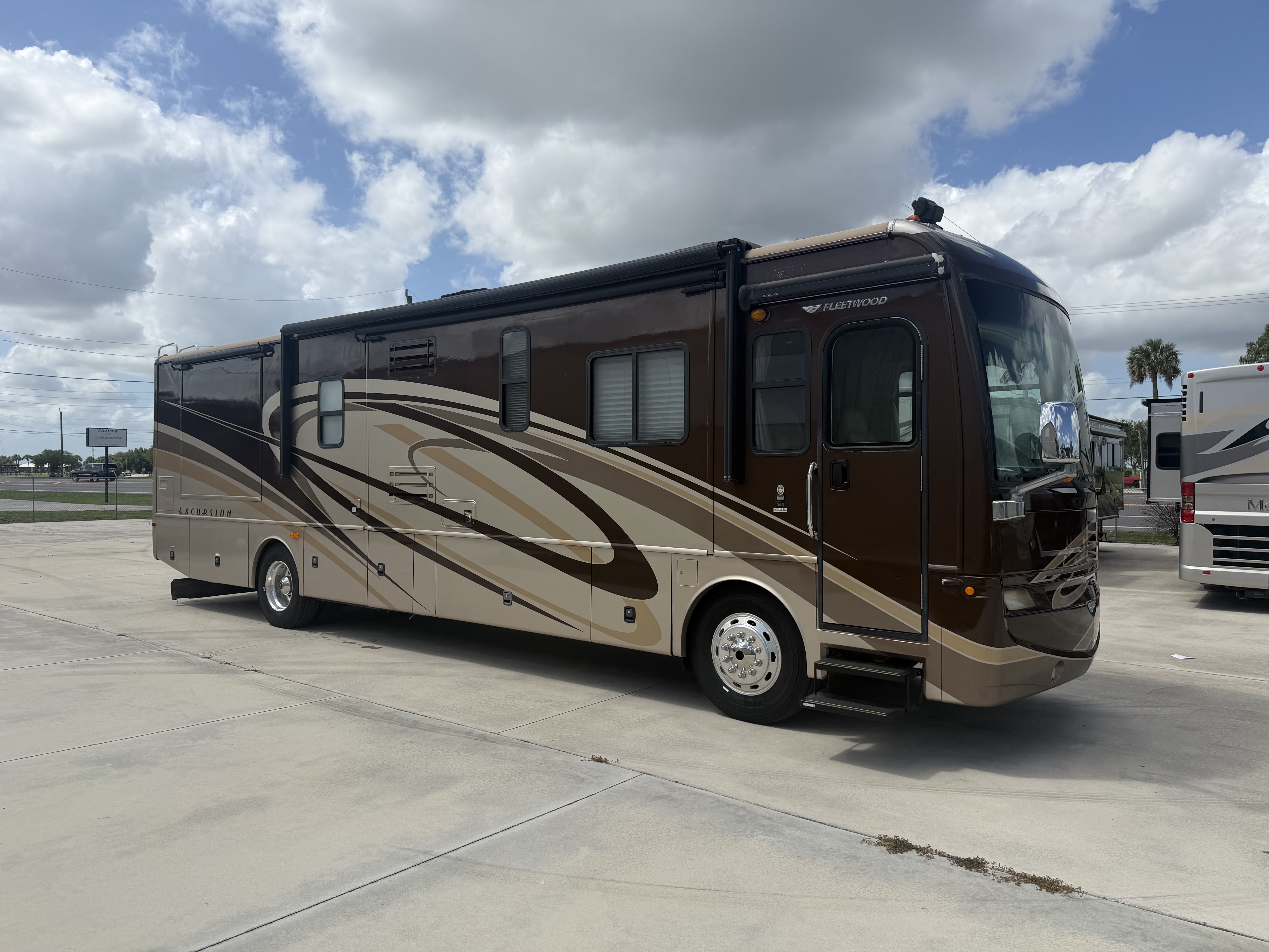 2008 Fleetwood EXCURSION 39R Class A Diesel Motorhome - Diesel Pusher RV