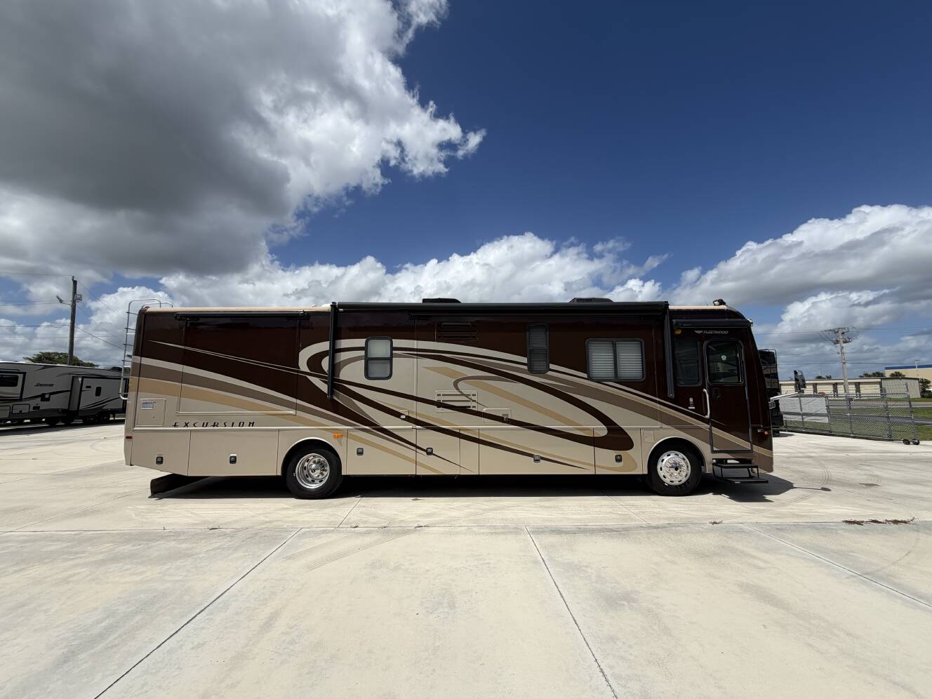 A photo of this 2008 Fleetwood EXCURSION 39R