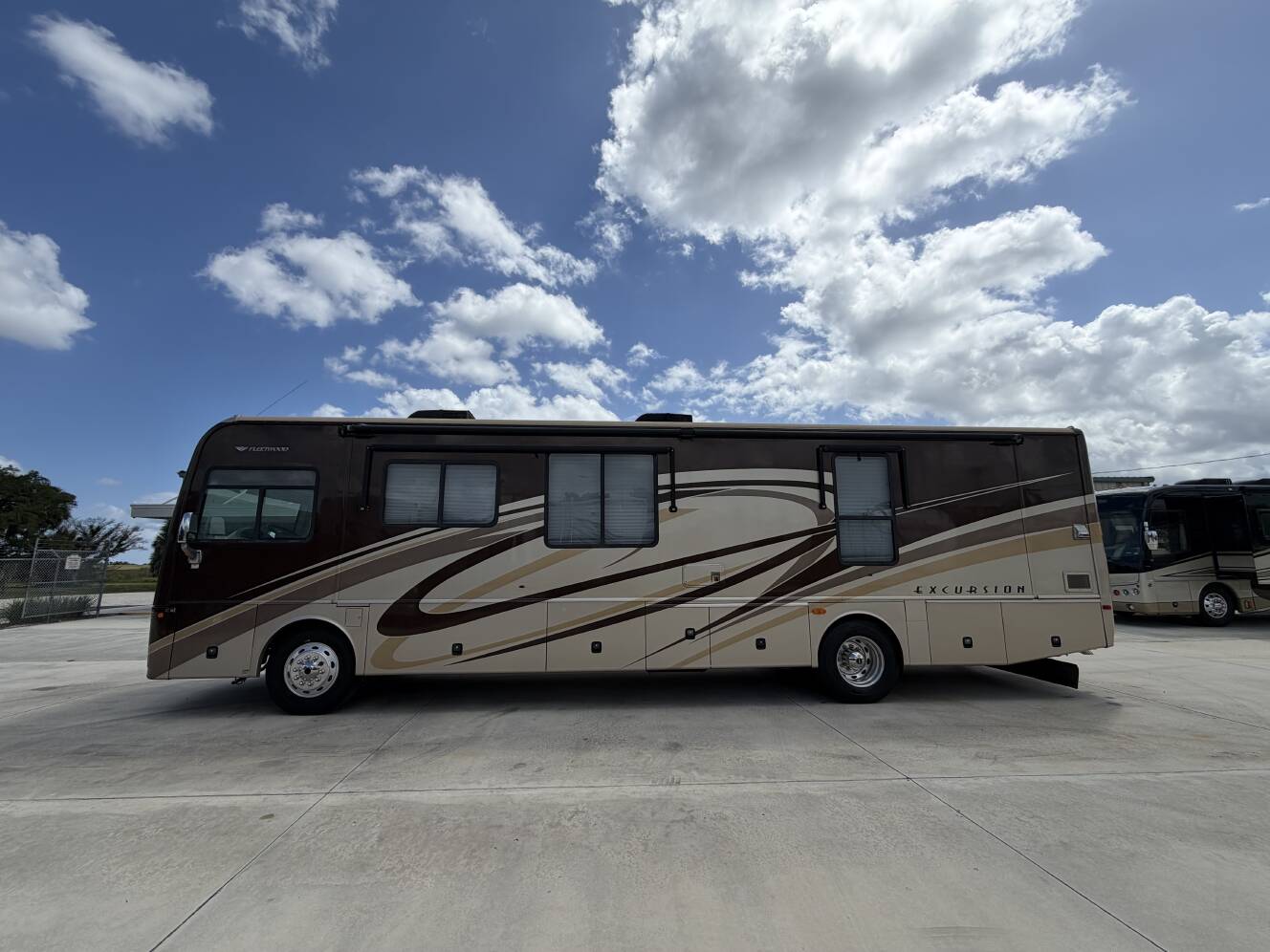 A photo of this 2008 Fleetwood EXCURSION 39R