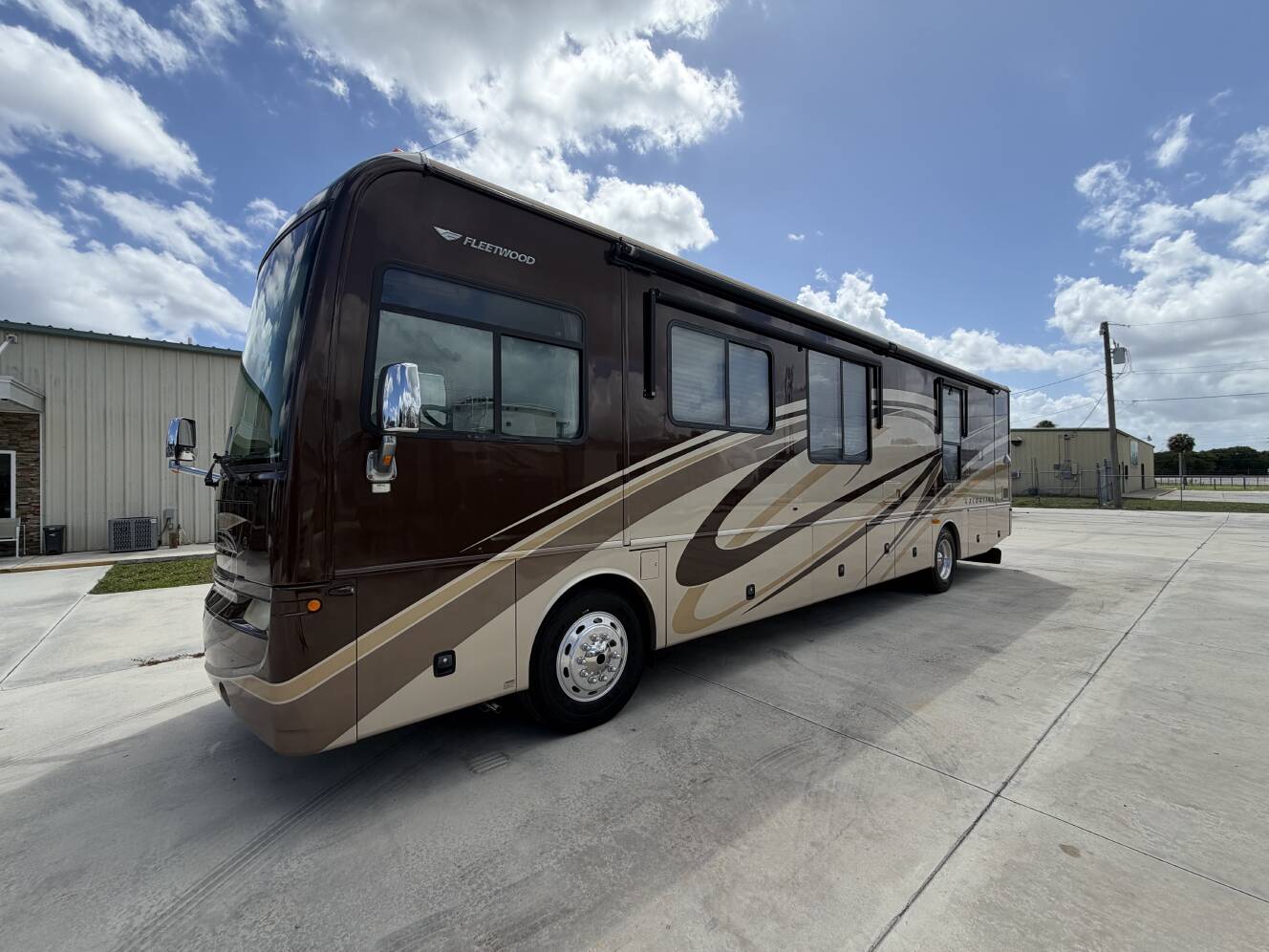 A photo of this 2008 Fleetwood EXCURSION 39R