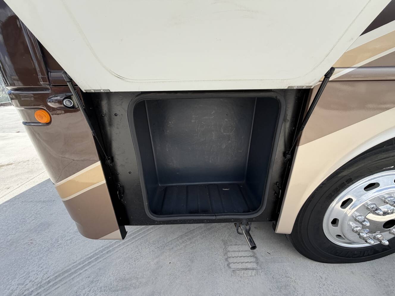 A photo of this 2008 Fleetwood EXCURSION 39R