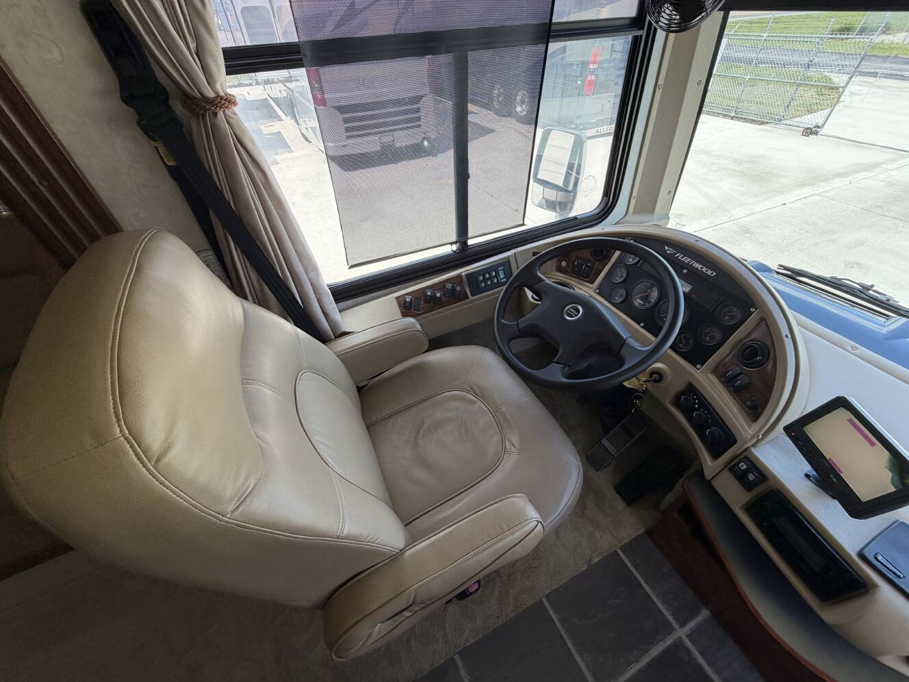 A photo of this 2008 Fleetwood EXCURSION 39R