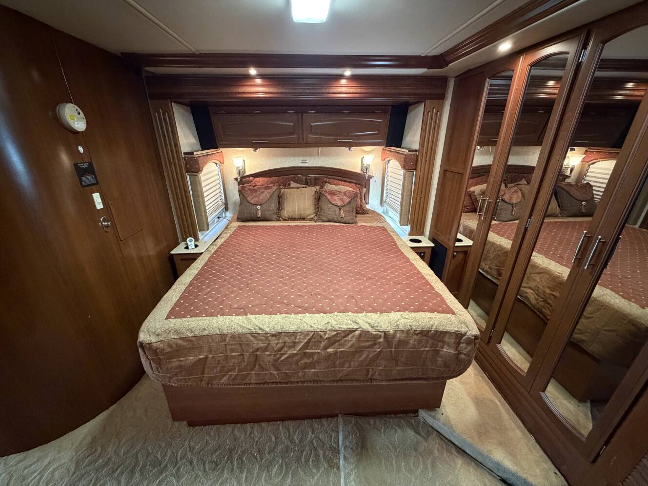 A photo of this 2008 Fleetwood EXCURSION 39R