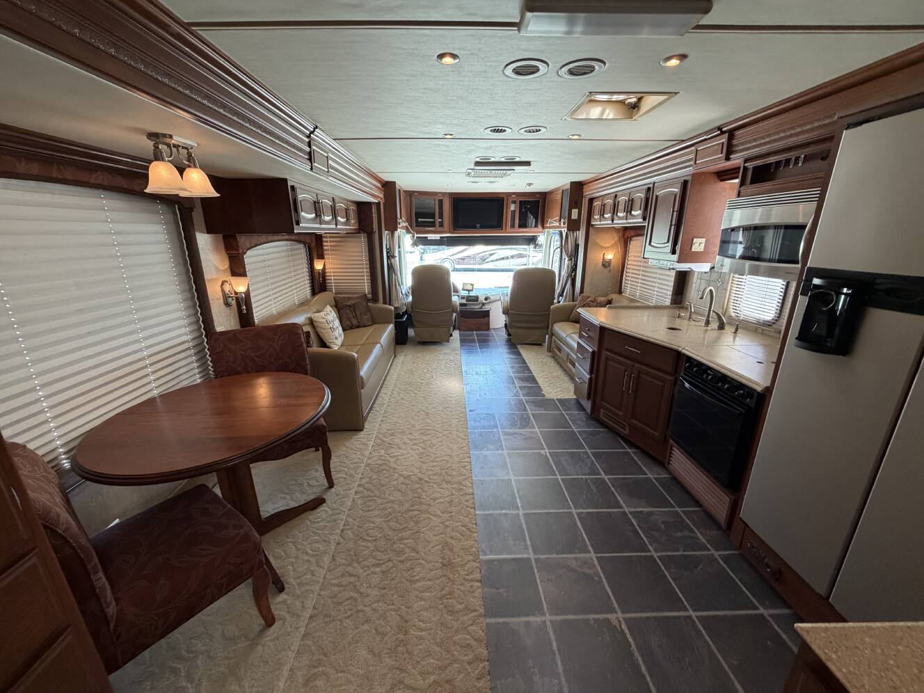 A photo of this 2008 Fleetwood EXCURSION 39R
