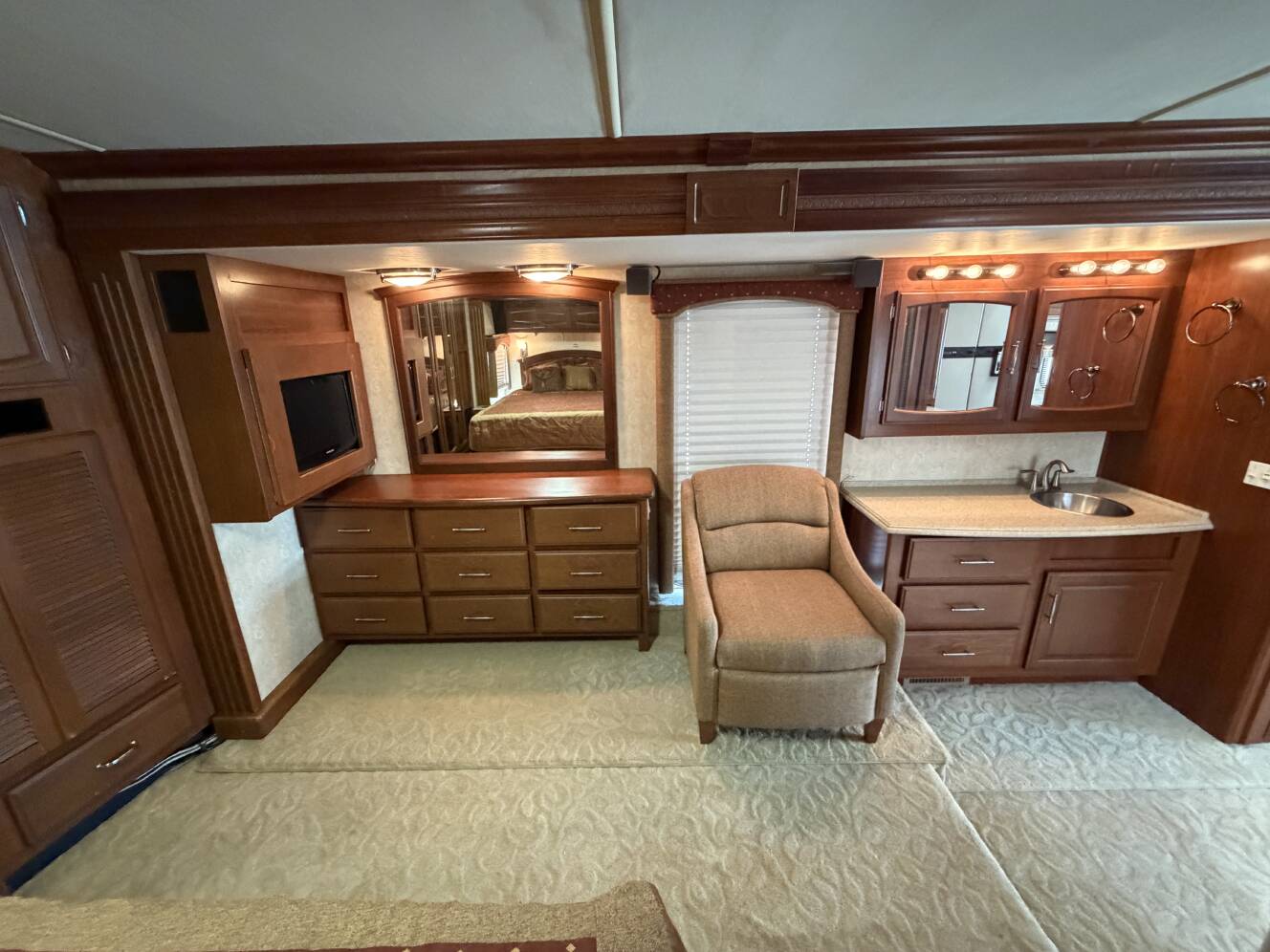 A photo of this 2008 Fleetwood EXCURSION 39R