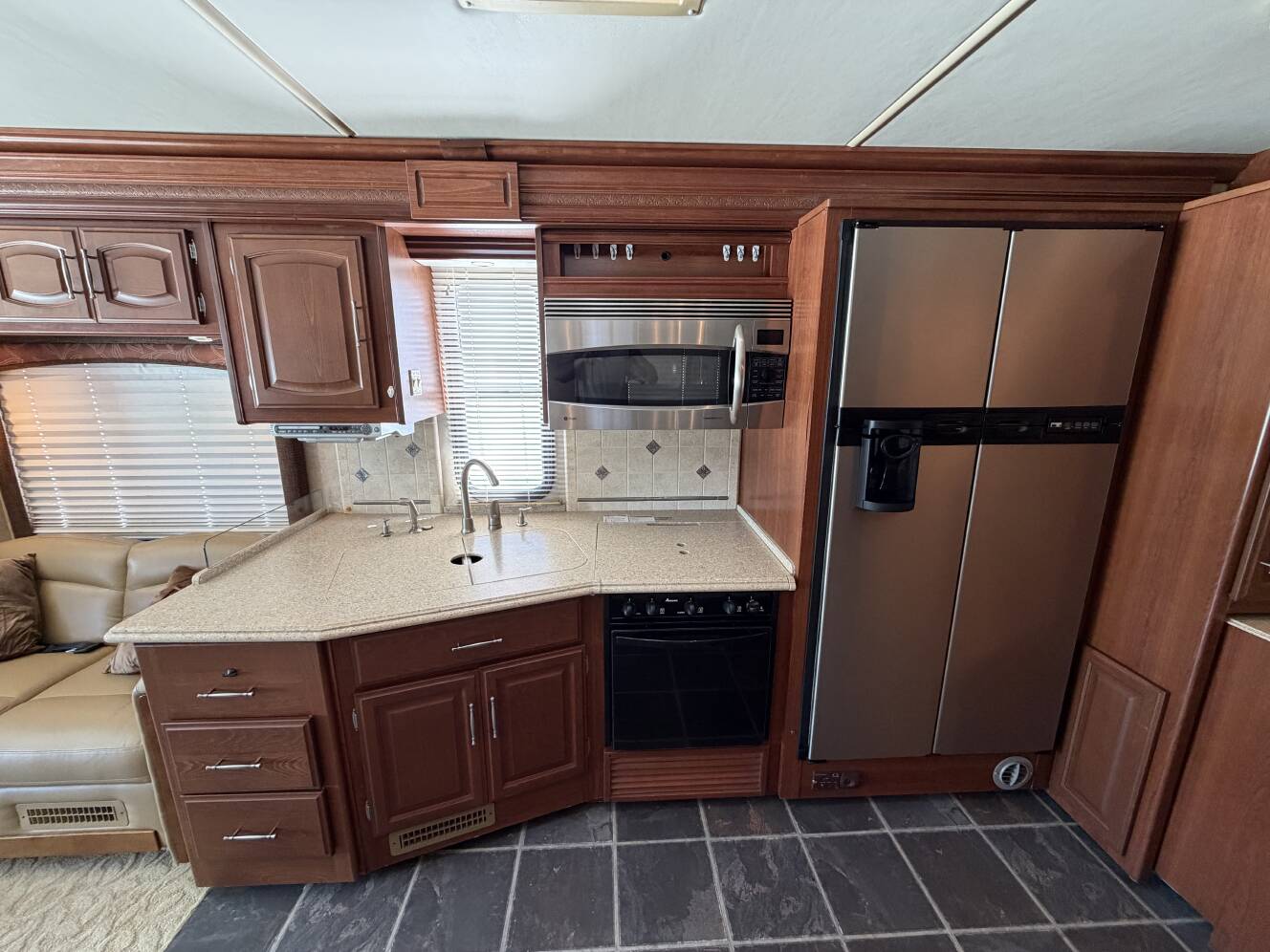 A photo of this 2008 Fleetwood EXCURSION 39R