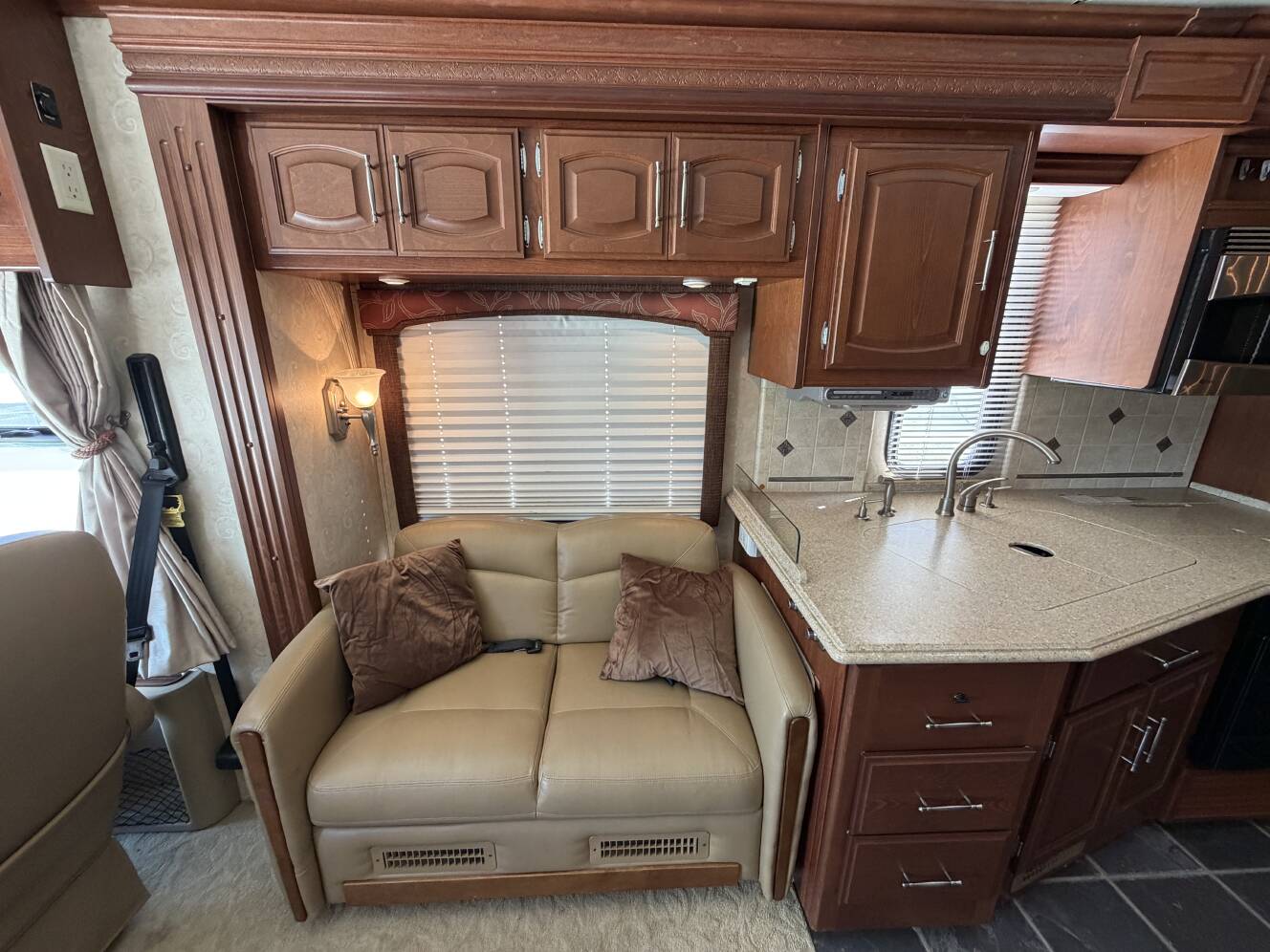 A photo of this 2008 Fleetwood EXCURSION 39R