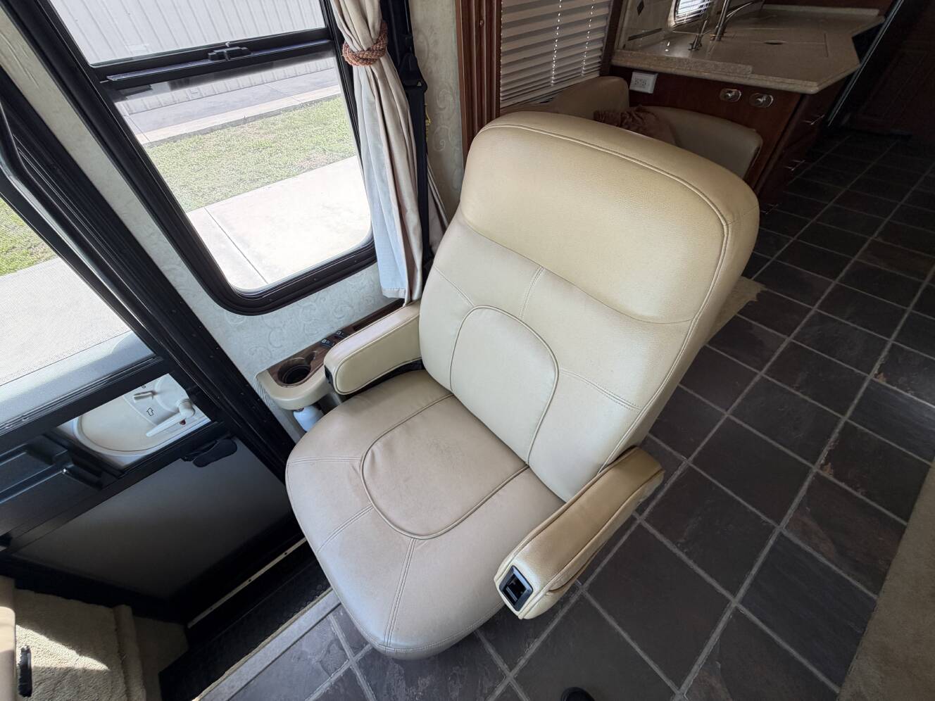 A photo of this 2008 Fleetwood EXCURSION 39R