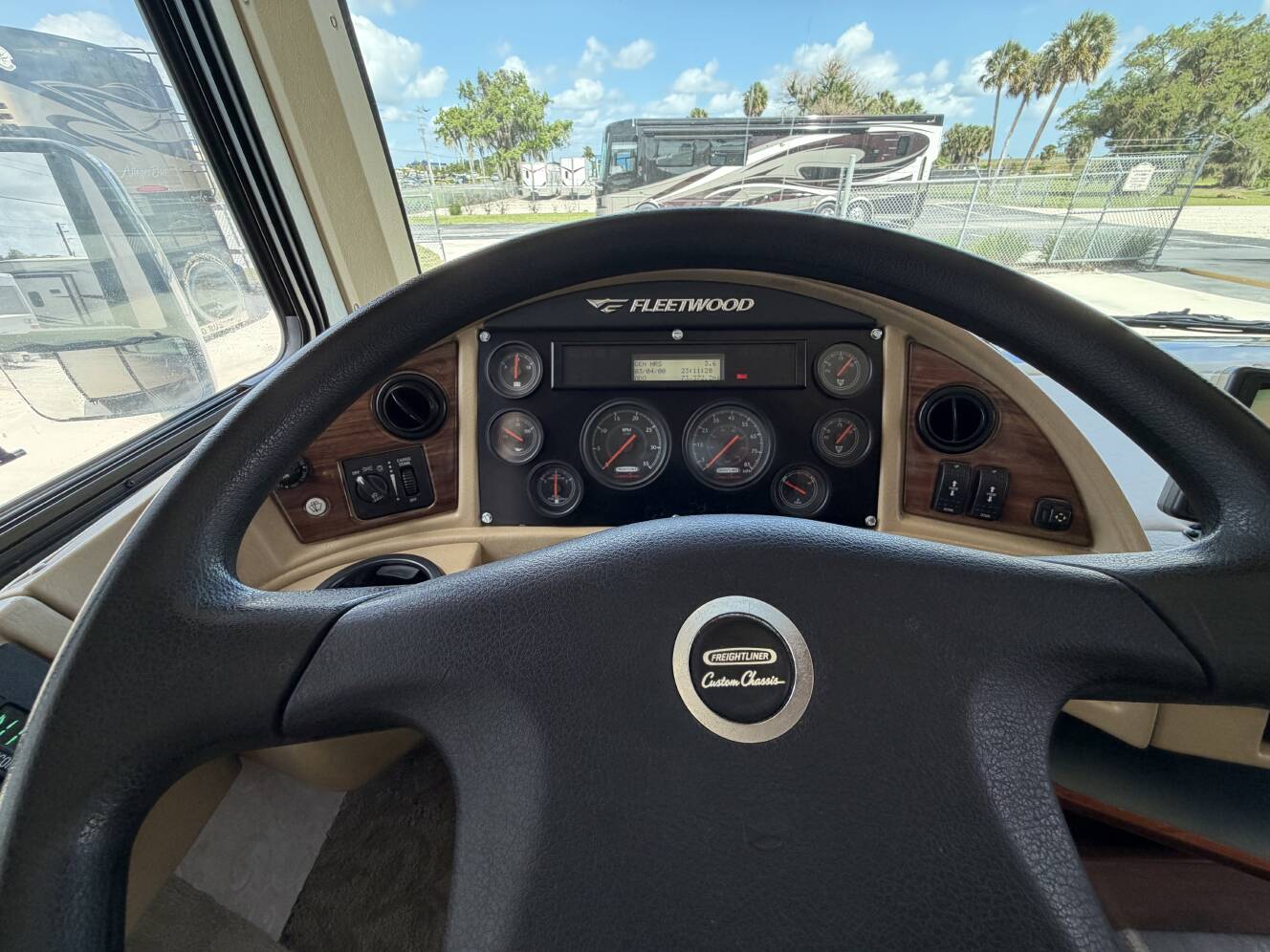 A photo of this 2008 Fleetwood EXCURSION 39R