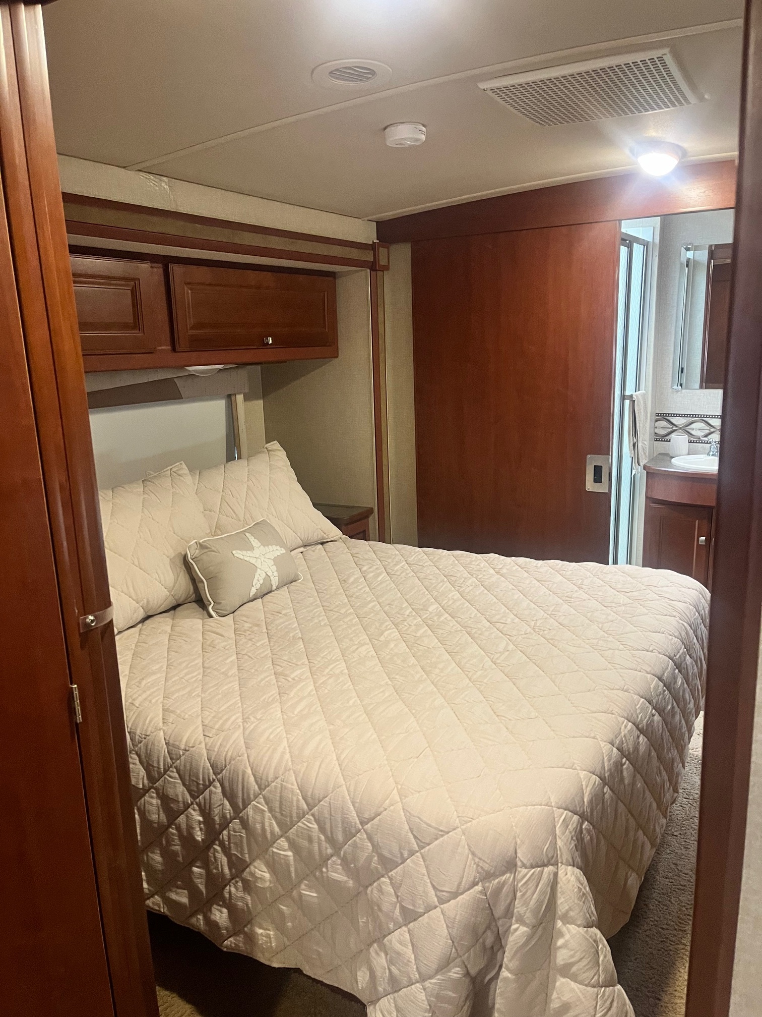 2014 Winnebago VISTA LX 35F in the villages FL