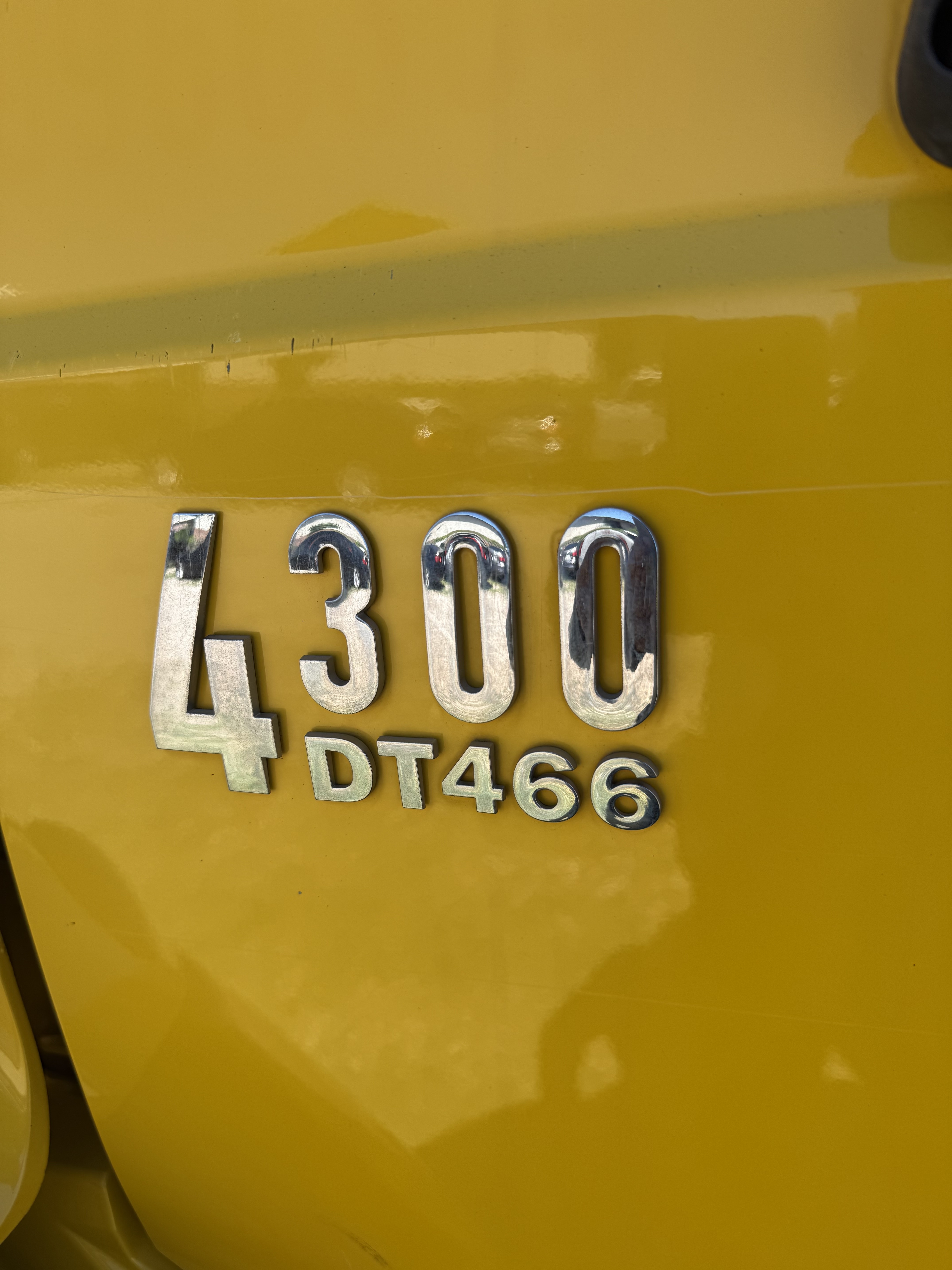 2005 INTERNATIONAL 4300 SBA in Dallas, TX