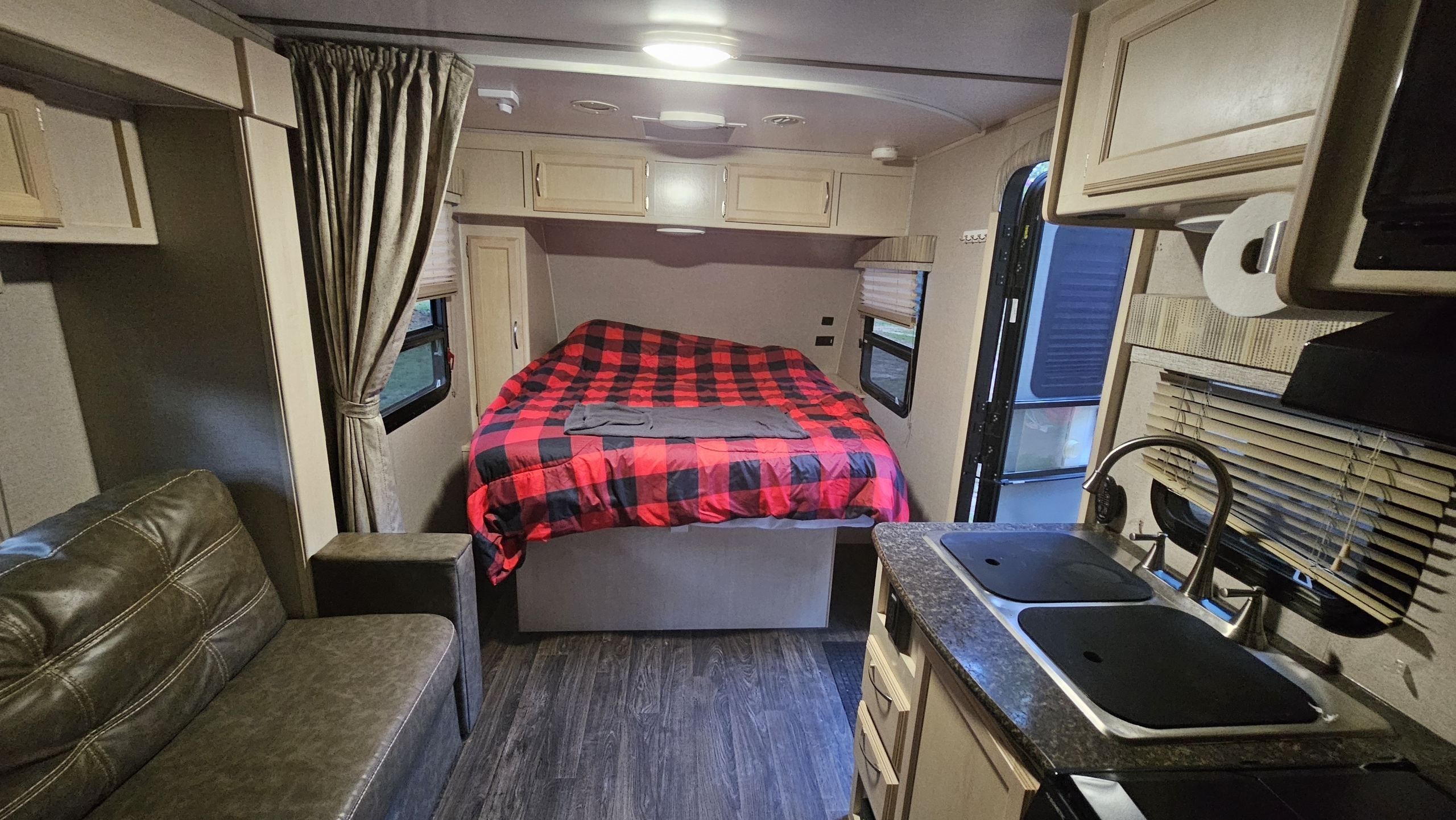 2018 Winnebago MINNIE WINNIE 2106FBS in san diego CA