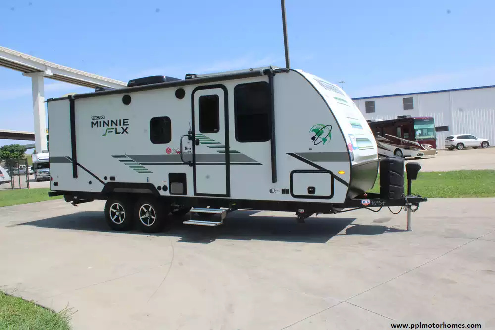 2022 Winnebago Micro Minnie Flx 2306BHS in houston TX