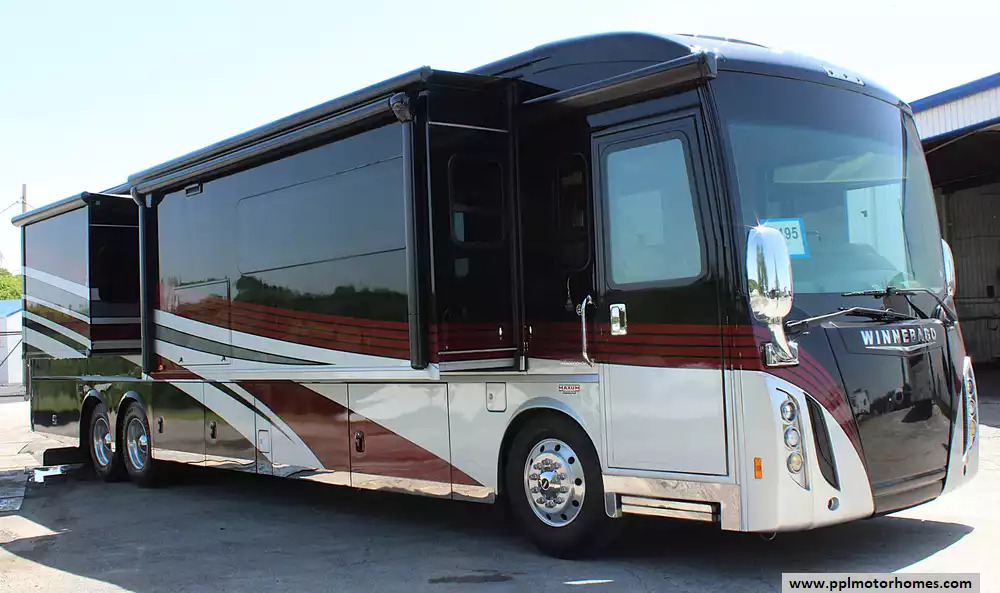 2017 Winnebago Tour 42QD in decatur TX