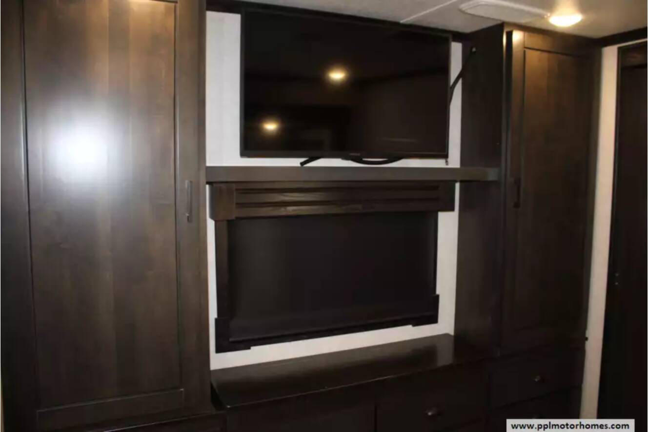 A photo of this 2021 Redwood REDWOOD 4001LK