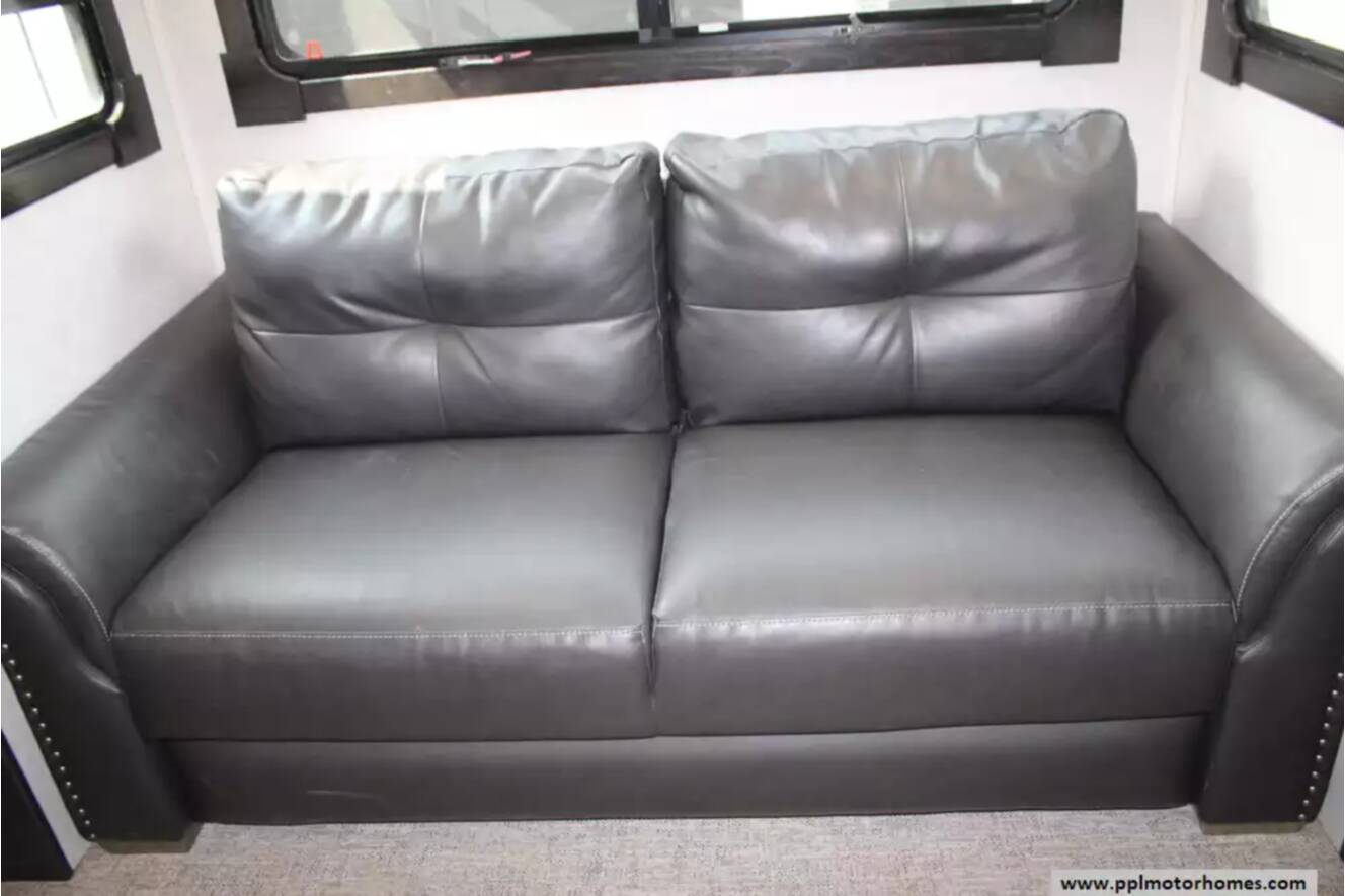 A photo of this 2021 Redwood REDWOOD 4001LK