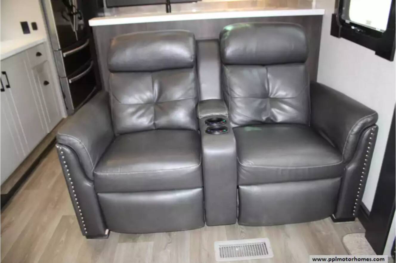 A photo of this 2021 Redwood REDWOOD 4001LK
